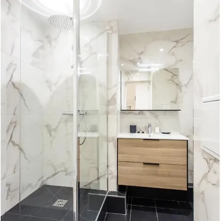 Cmg Buttes Chaumont - Botzaris Apartment